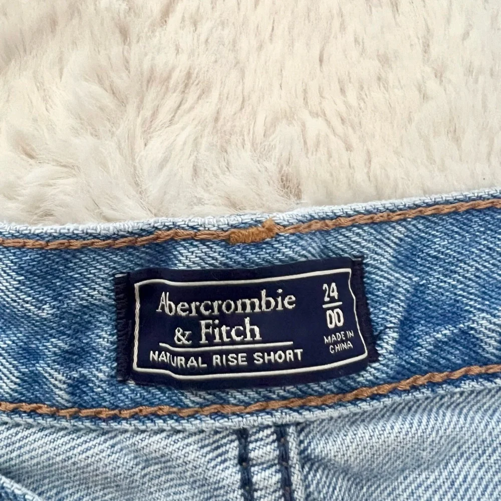 NATURAL RISE DENIM SHORTS!🩵 - Picture 3 of 3